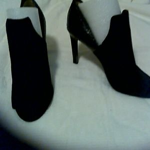 Size 10 Vince Camuto pump